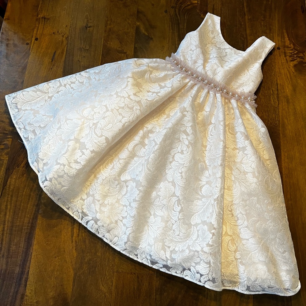 Like New, EUC Kids Dream Lace and Back Bow Flower Girl Dress Size 5/6 and Size 7